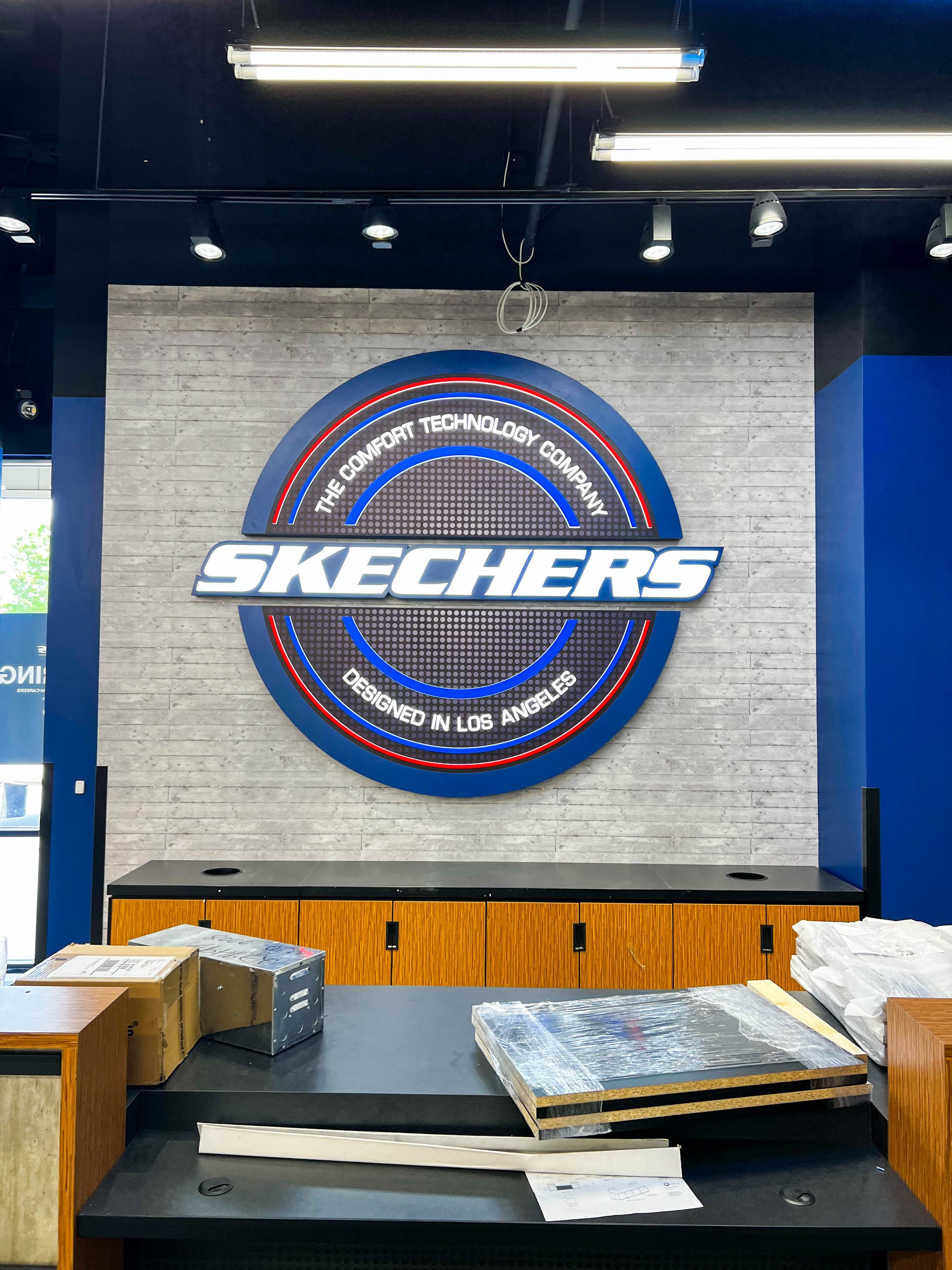 SKECHERS