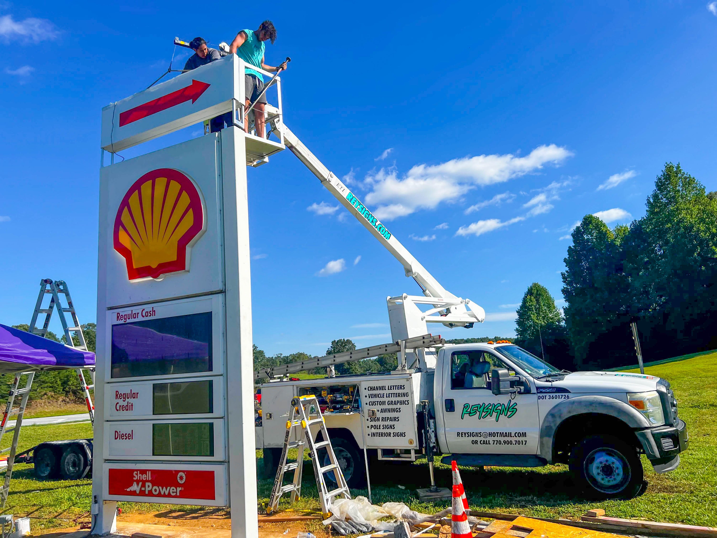 Rey Signs: Custom Monument Signs & LED Ground Signs for Atlanta Businesses